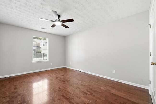 Building Photo - Ranch home with 4 bedrooms and a bonus room.