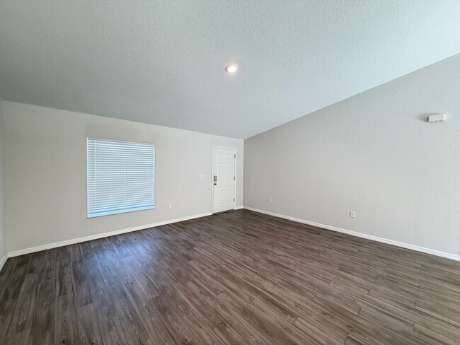 Building Photo - Spacious & Modern Inverness Gem – Your Dream 3-Bed Home!
