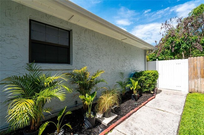 Building Photo - 1463 E Brookshire Ct