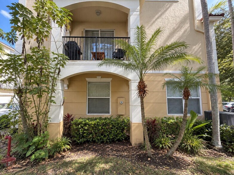Building Photo - 2913 S Greenleaf Cir