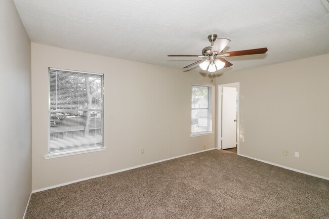 Building Photo - 15310 Meadow Village Dr