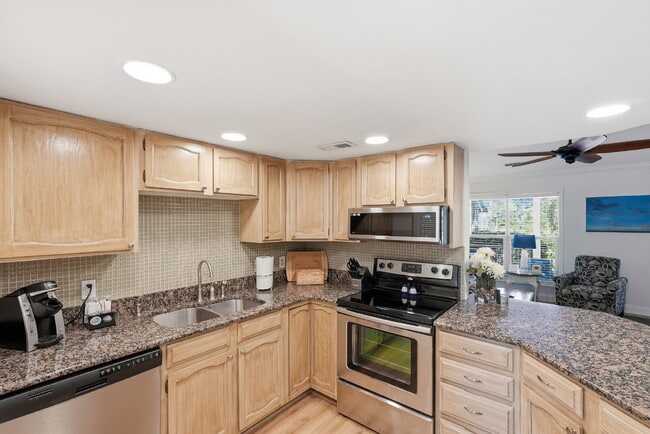 Building Photo - "Coastal Comfort Awaits: Spacious 2-Bed, 2-Bath Furnished Condo in Shipyard on Hilton Head Island!"