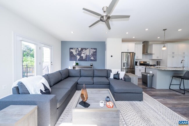 Building Photo - 1521 Knoll Ln