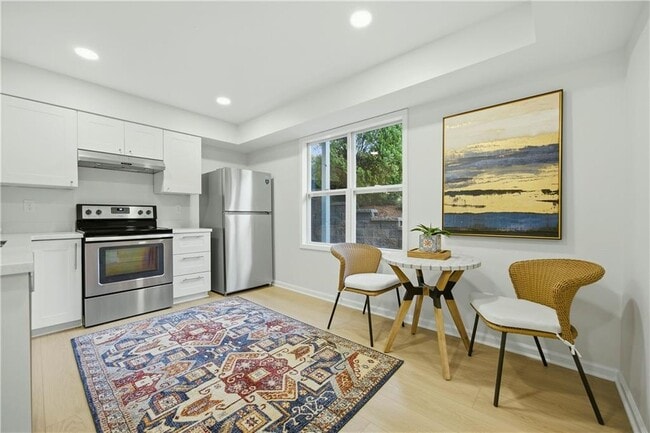 Building Photo - 1390 Tennis Ct Pl