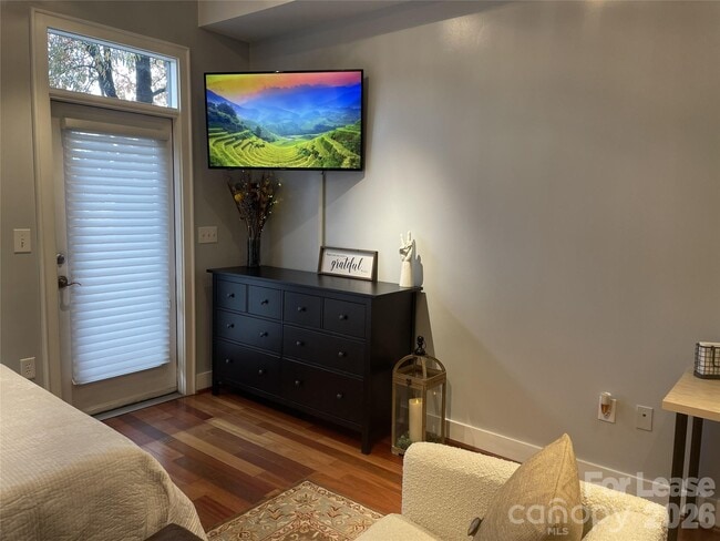 Building Photo - 115 E Park Ave