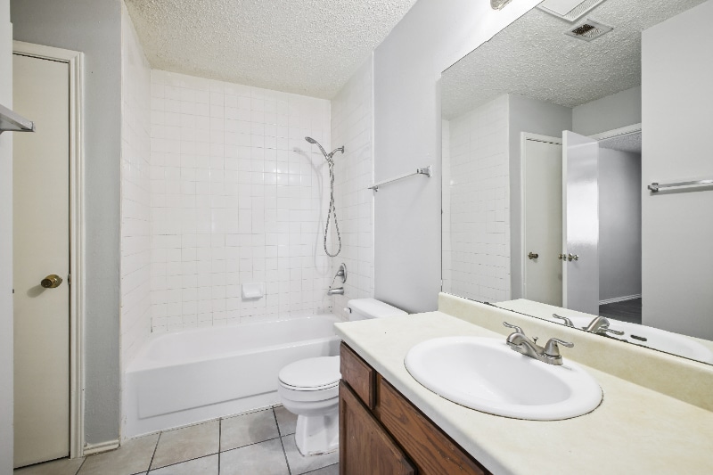 Building Photo - 5522 Lochmoor