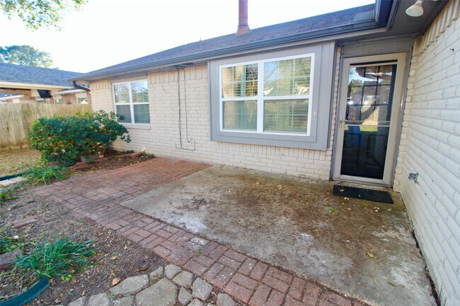 Building Photo - 16731 Rippling Mill Dr