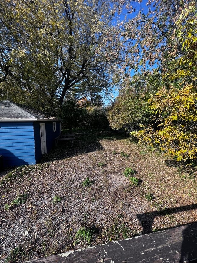 Building Photo - AVAILABLE JUNE 1ST: 4 bedroom 2 bathroom home!