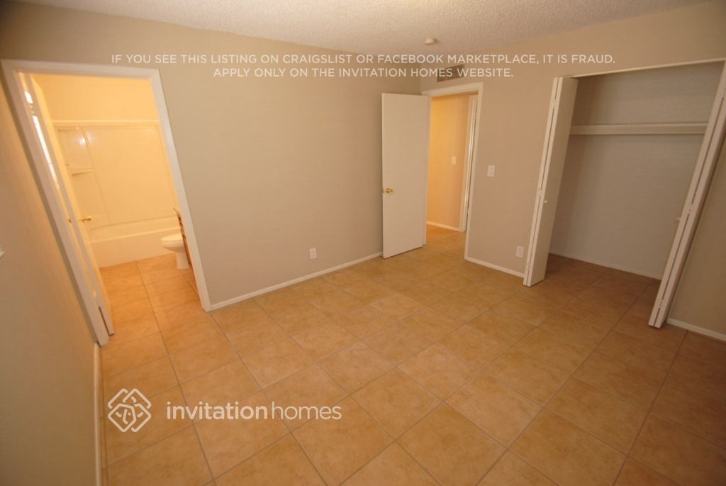 Building Photo - 817 N 95th St