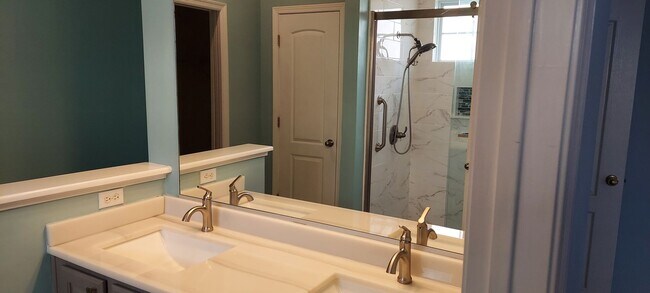 Building Photo - Bayberry Cove