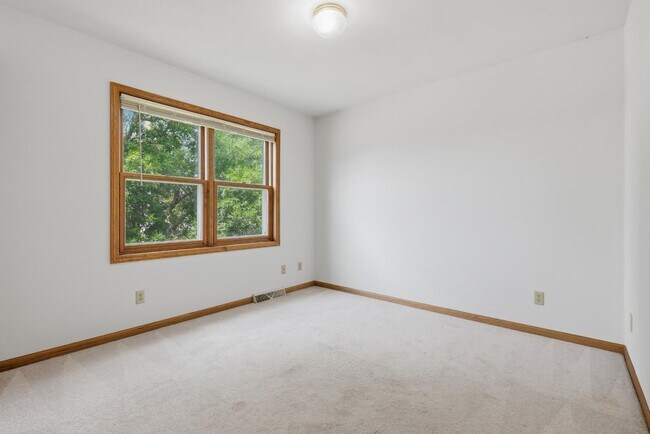 Building Photo - 2348 Steven St