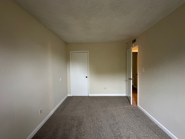 Building Photo - Pet friend home for rent near Rural Kin & ...