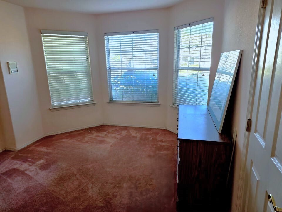 Building Photo - 746 Meridian Ct