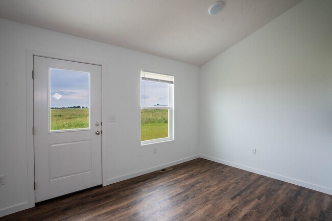 Building Photo - BRAND NEW 3 BEDROOM HOME WITH 3 CAR GARAGE...