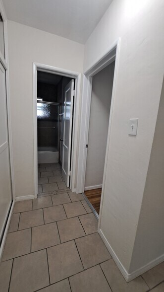Building Photo - 115 E Tamarack Ave