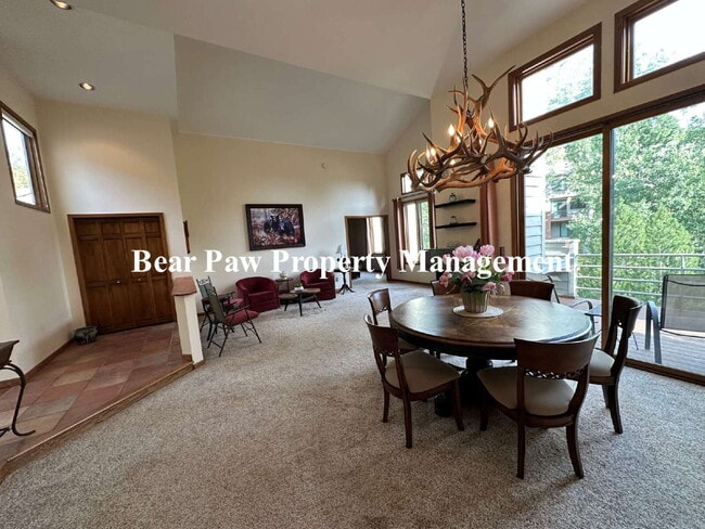 Building Photo - Beautiful Condo in Genesee!!