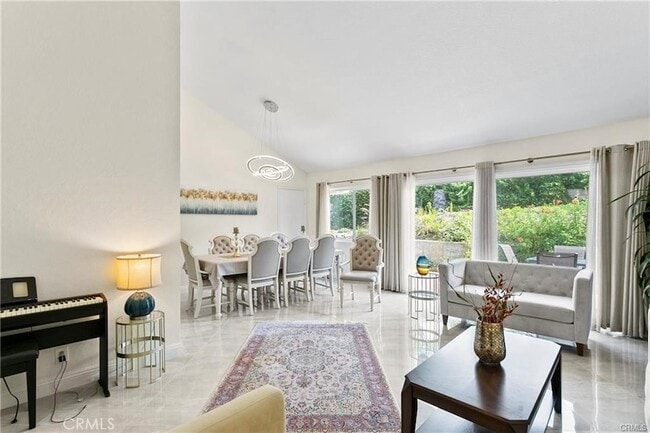 Building Photo - 196 S Donna Ct