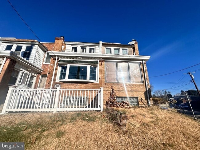 Building Photo - 219 Longshore Ave