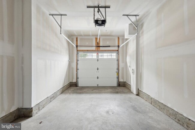 Building Photo - 23235 Milltown Knoll Square