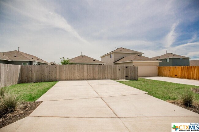 Building Photo - 242 Mossycup Dr