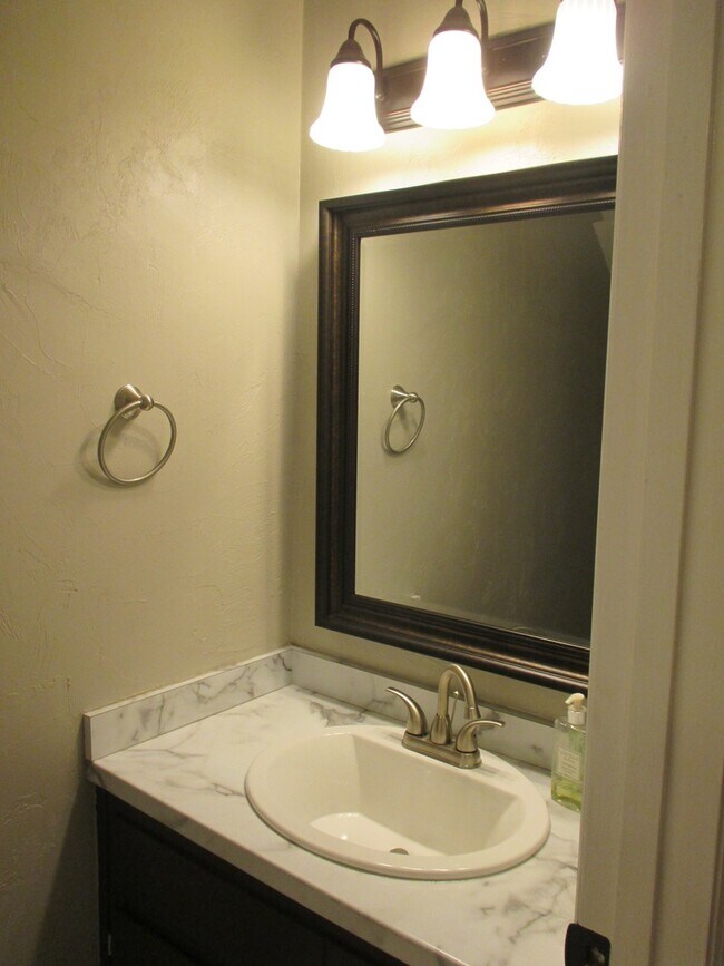 Building Photo - Stunning 2 Bed, 2 1/2 Bath Townhouse Available July 2026