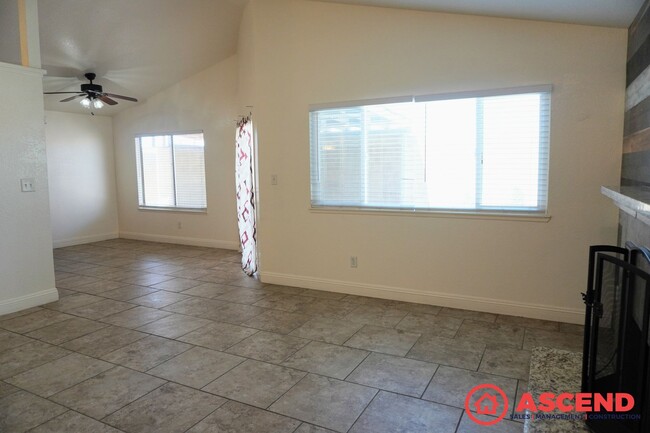 Building Photo - Cozy home located in Southeast Bakersfield