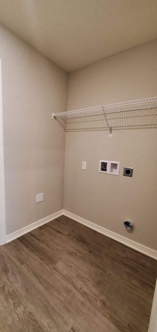 Building Photo - Like NEW!!! 4-Bedroom, 2-Bathroom in Villa...