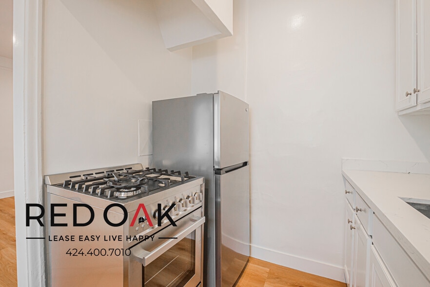 Building Photo - 1818 Whitley Ave