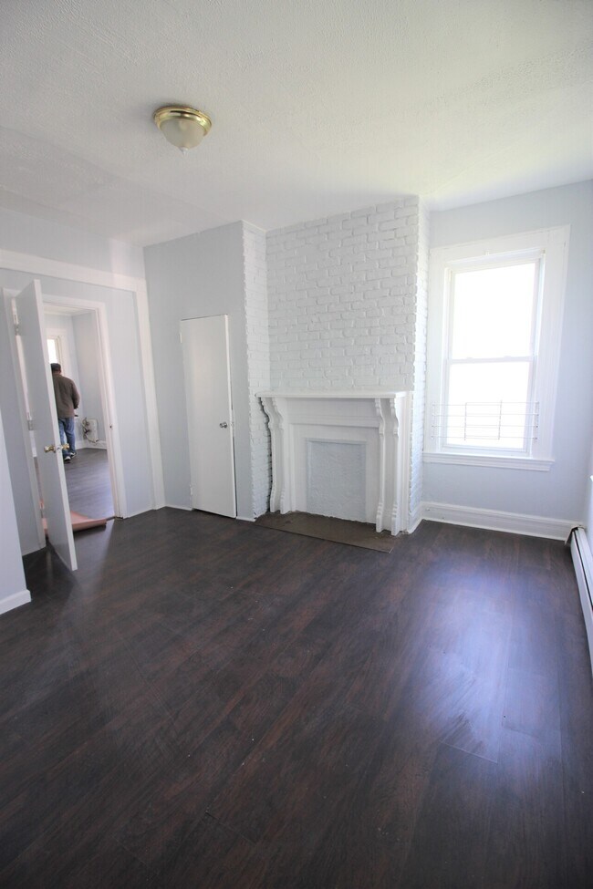 Building Photo - East Orange Rental