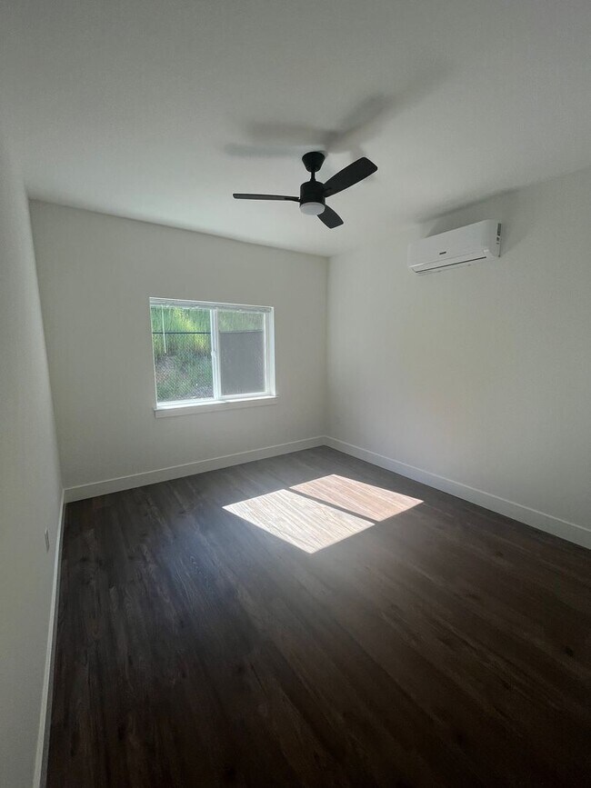 Building Photo - Newly built homes with City of Redding solar!
