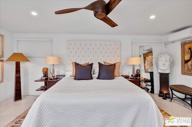 Building Photo - 605 E Sierra Way