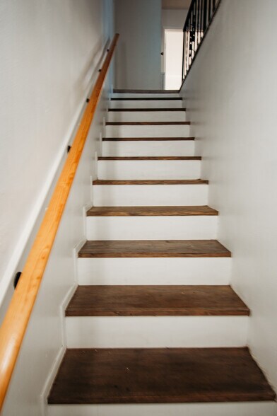 staircase - 714 Continental Dr