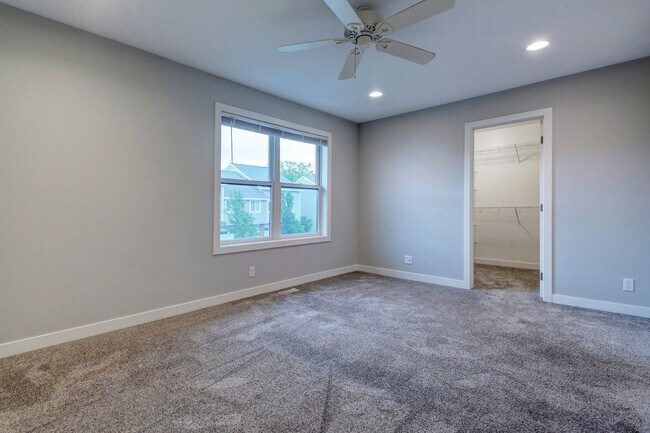 Building Photo - Spacious 2 Bed/2 Bath Condo in Prime Location