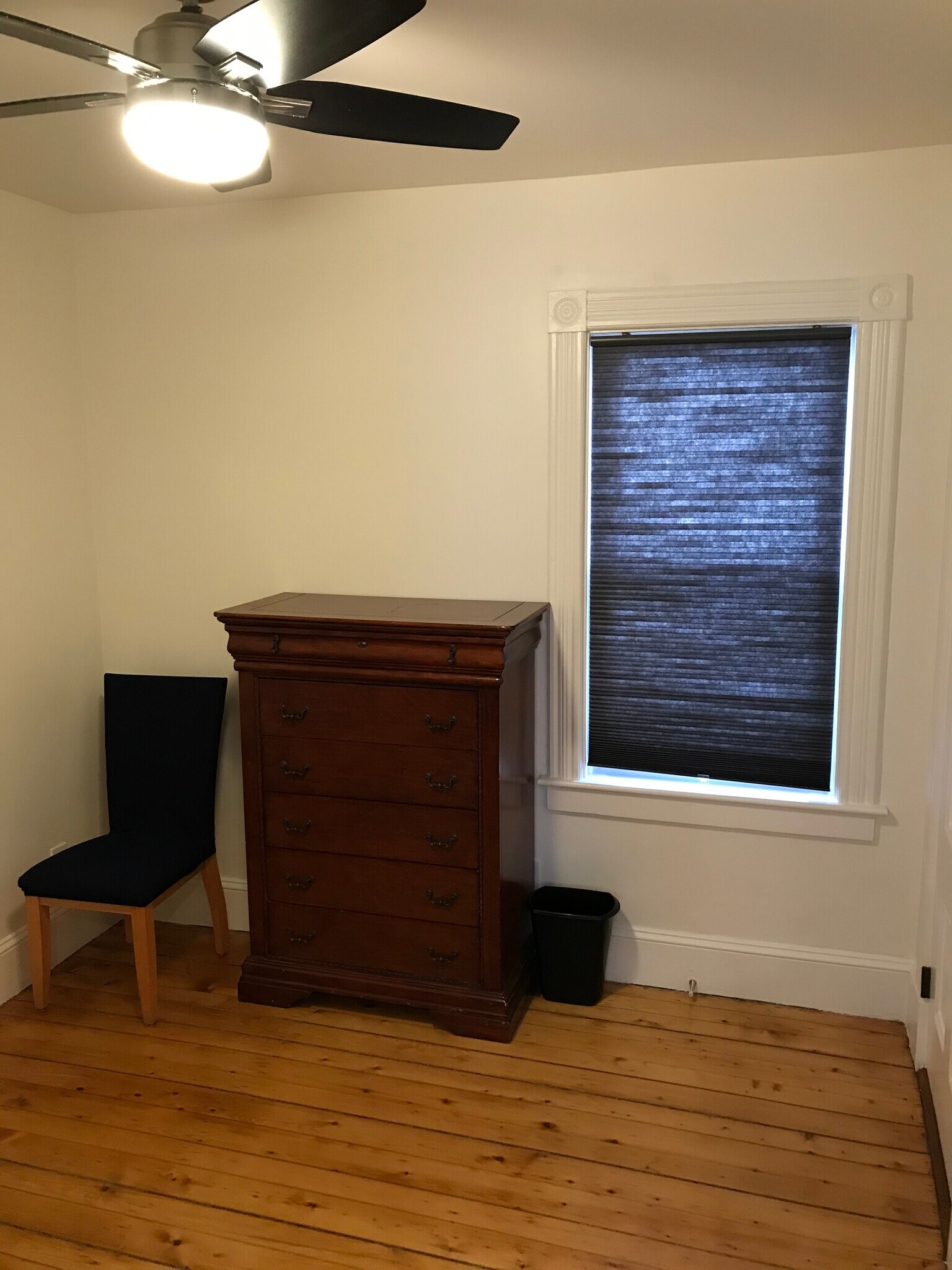 Mid Bed Window - 9 Tyler St