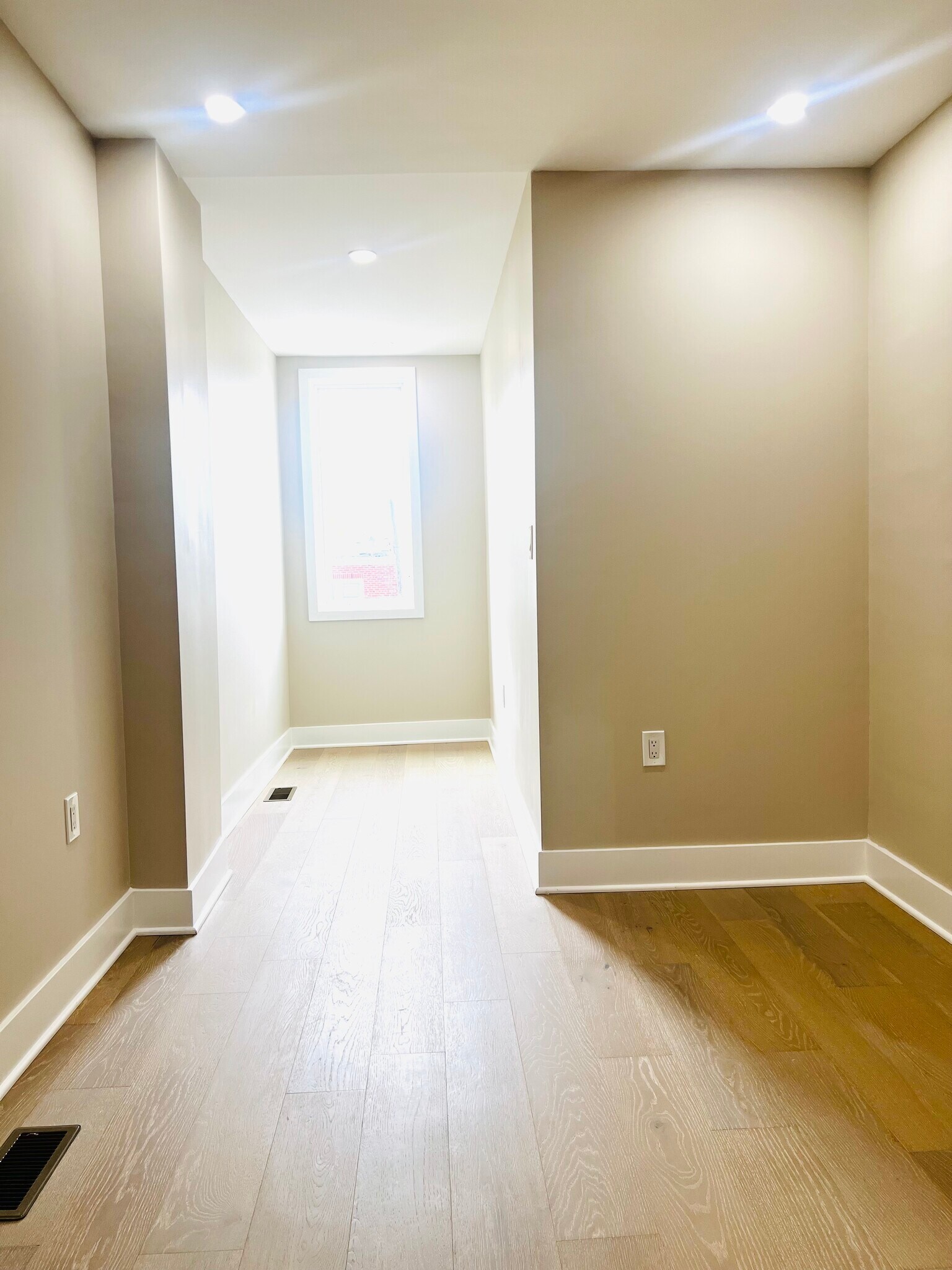 Building Photo - 5612 2nd Pl NW