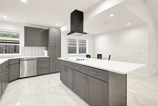 Building Photo - 22406 Fincastle Dr