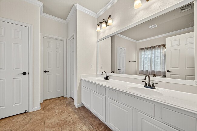 Building Photo - 15 Hadlock Pl