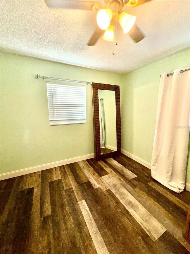 Building Photo - 539 Southwest Boulevard N