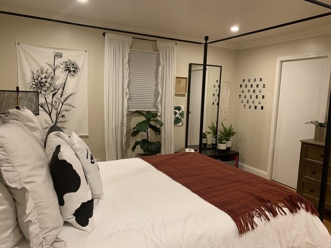 Building Photo - 1417 Sunnyslope Ave