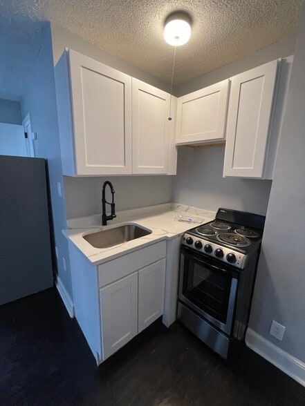 Building Photo - 19 Chapman St