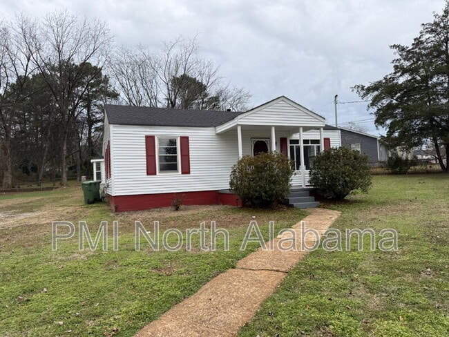 Building Photo - 1021 Fairway Dr NW