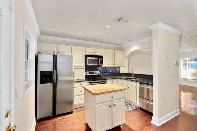 Building Photo - 2 bedroom, 2.5 bathroom in the Milk Distri...