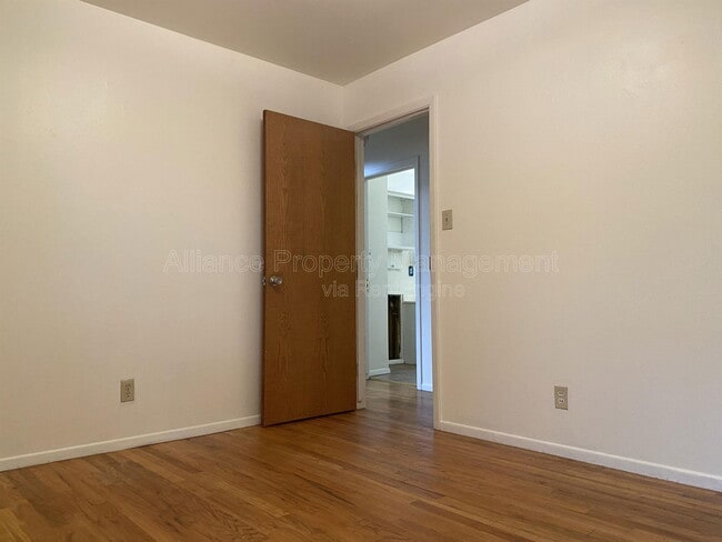 Building Photo - 1509 Evergreen Dr