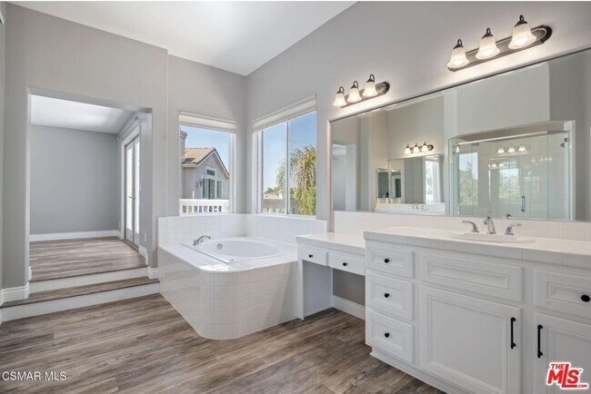 Building Photo - 335 Kitetail St