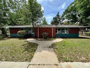 Building Photo - 2 bedroom 1 bath duplex available for rent...