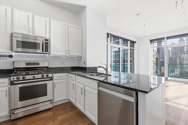 Building Photo - 340 W Superior St