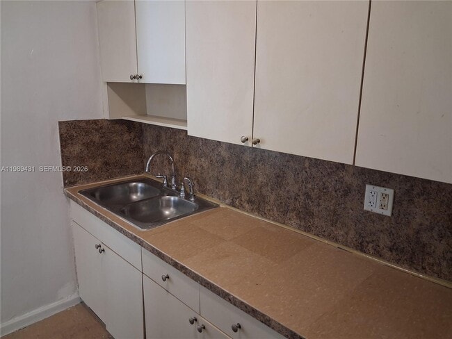 Building Photo - 1043 NE 114th St