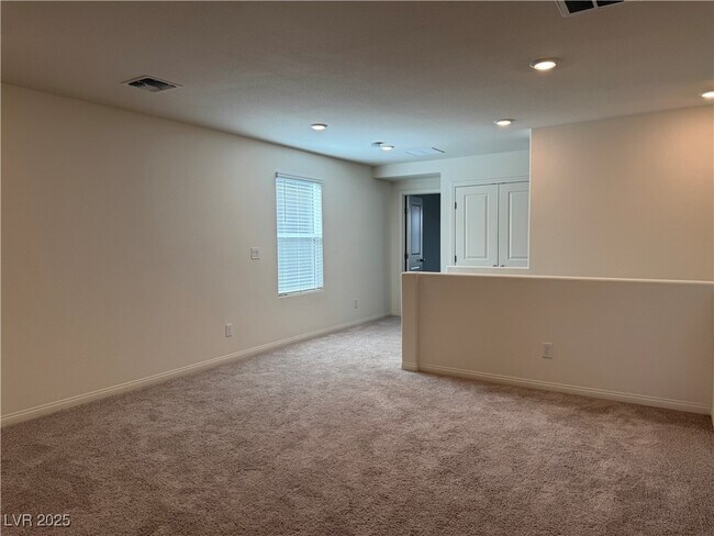 Building Photo - 7006 Sylmar Ave