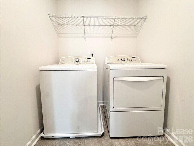 Building Photo - 699 Kitfox Dr NW