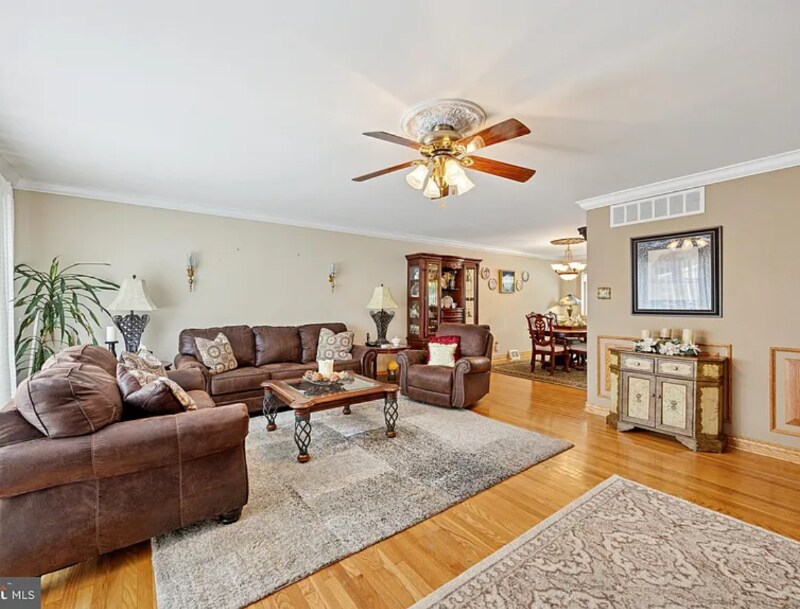 Building Photo - 9813 Ferndale St